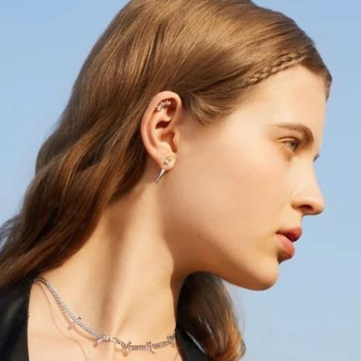 ania-haie-e053-06h-saqure-photo-2