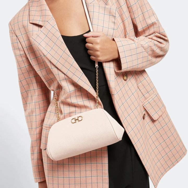 salvatore-ferragamo-gancini-pale-pink-bag-qali-chanta-photo-3