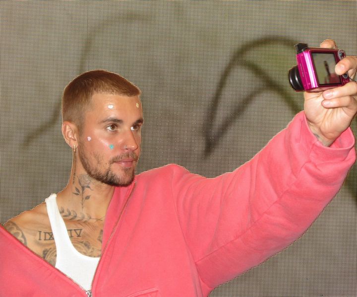 rhode-spotwear-daisy-designed-with-justin-bieber-stikerebi-photo-2