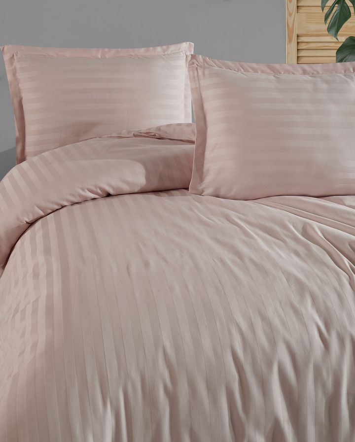 manamo-satinis-tetreulis-nakrebi