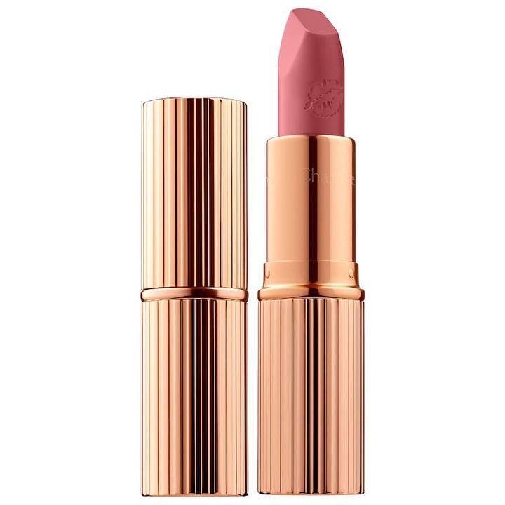 charlotte-tilbury-matte-revolution-hydrating-lipstick-liv-it-up-tuchsatskhi