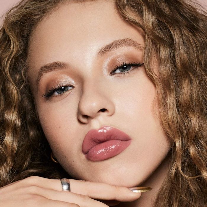 fenty-beauty-gloss-bomb-stix-tuchsatskhi-photo-3