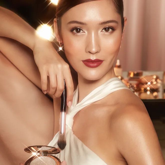charlotte-tilbury-hollywood-glow-glide-face-architect-highlighter-moonlight-glow-hailaiteri-photo-2