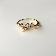 Product image of ოქროსფერი თვლიანი ბეჭედი პეპლით და ყვავილით