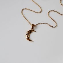 Product image of ოქროსფერი ყელსაბამი მთვარით