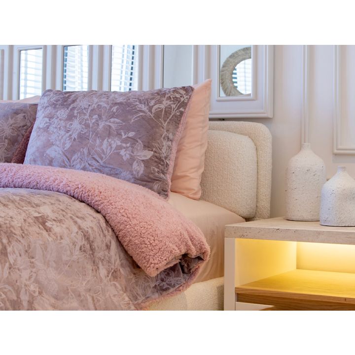 manamo-floral-ertsatsoliani-sabnisa-da-balishis-piris-nakrebi-photo-2