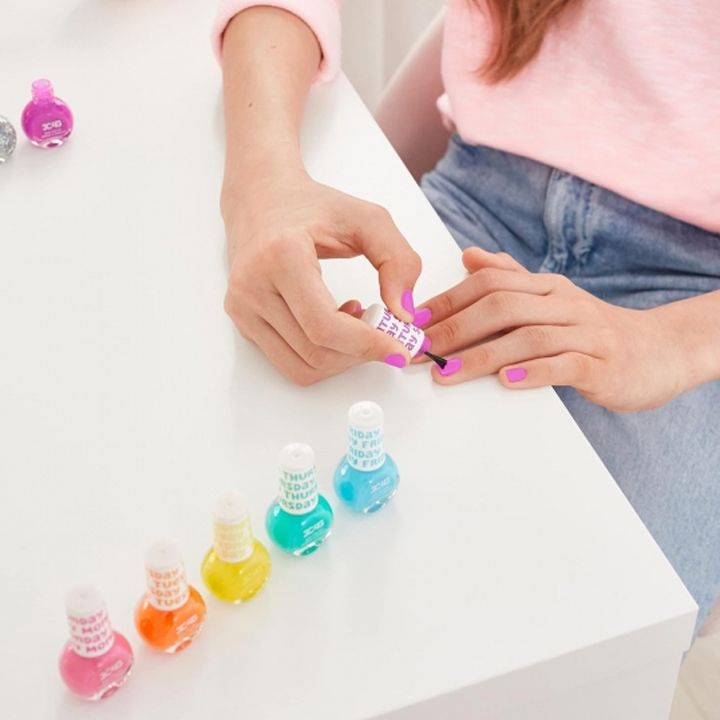 make-it-real-rainbow-days-of-the-week-nail-polish-sabavshvo-frchkhilis-laqis-nakrebi-photo-4