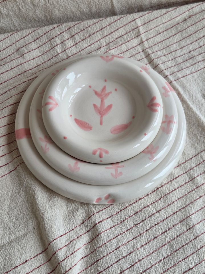 clay-and-whiskers-khelnaketi-keramikis-tefshebis-nakrebi-photo-2