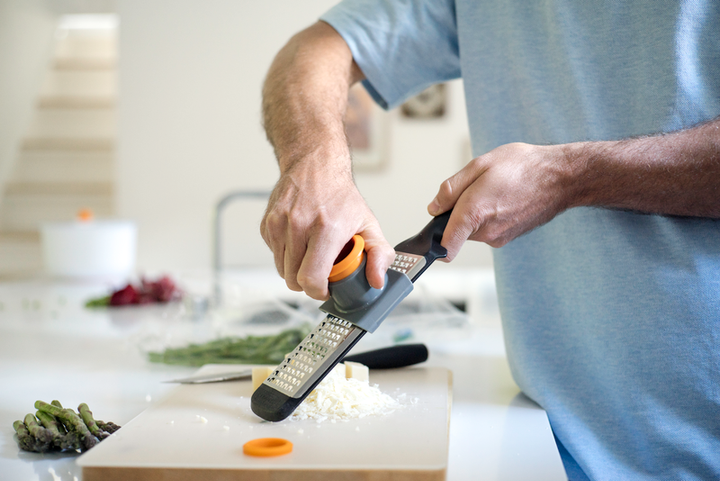 fiskars-ff-grater-coarse-bostneulis-sakhekhi-photo-2