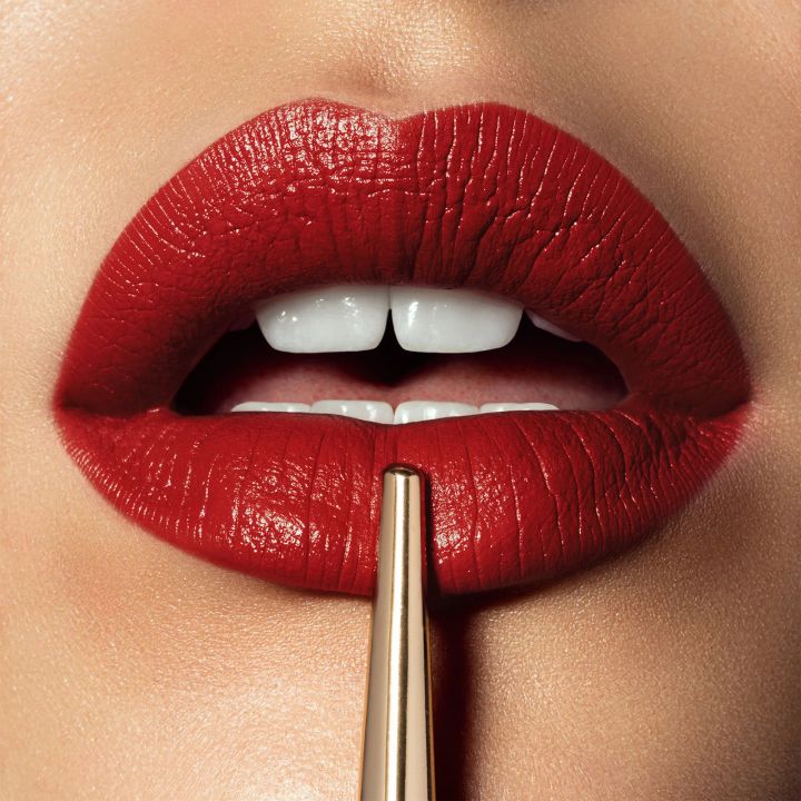 hourglass-confession-ultra-slim-tuchsatskhi-photo-2