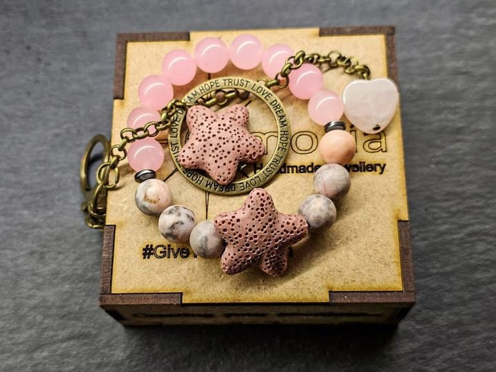 naturaluri-qvebit-sheqmnili-samajuri-siqvarulis-varskvlavi-photo-3