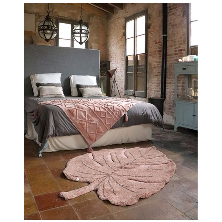 lorena-canals-monstera-vintage-nude-khelnaketi-sabavshvo-khalicha-photo-3