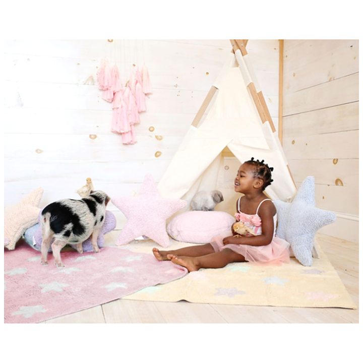 lorena-canals-estrellas-stars-pink-khelnaketi-sabavshvo-khalicha-photo-2