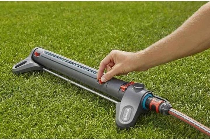 sartsqavi-sprinkleri-oscillating-sprinkler-aquazoom-l-oscillating-sprinkler-aquazoom-l-gardena-photo-2