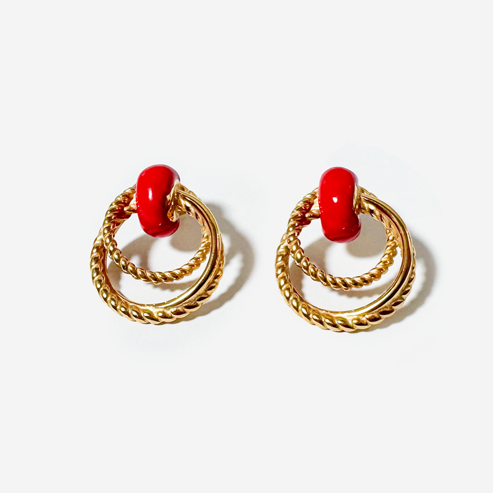 titanis-mooqrovili-saqure-tsiteli-detalit