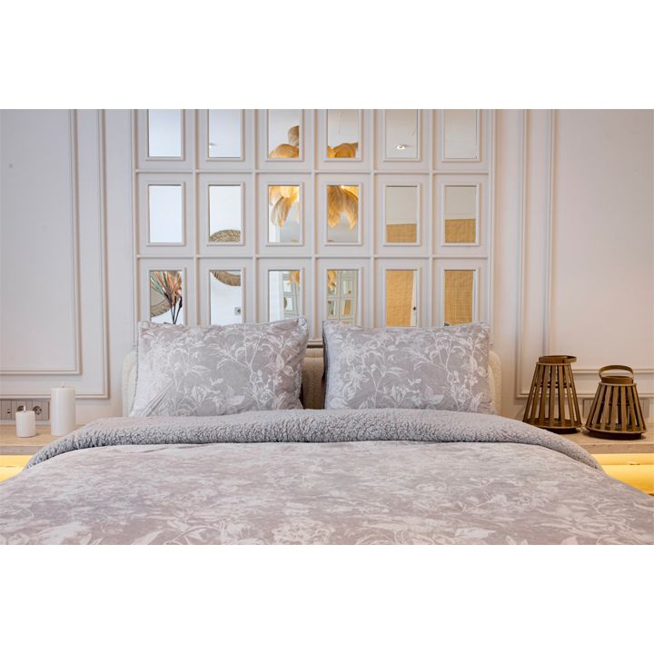 manamo-floral-ertsatsoliani-sabnisa-da-balishis-piris-nakrebi