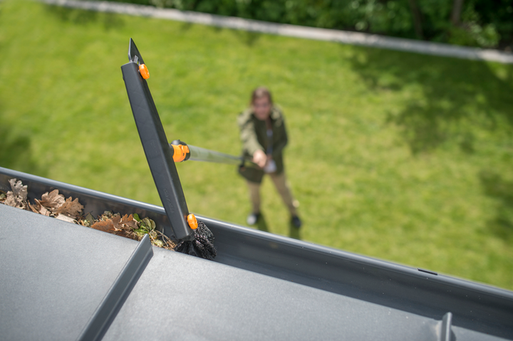 fiskars-1001425-quikfit-gutter-cleaner-saniaghvre-gamtsmendi-photo-2