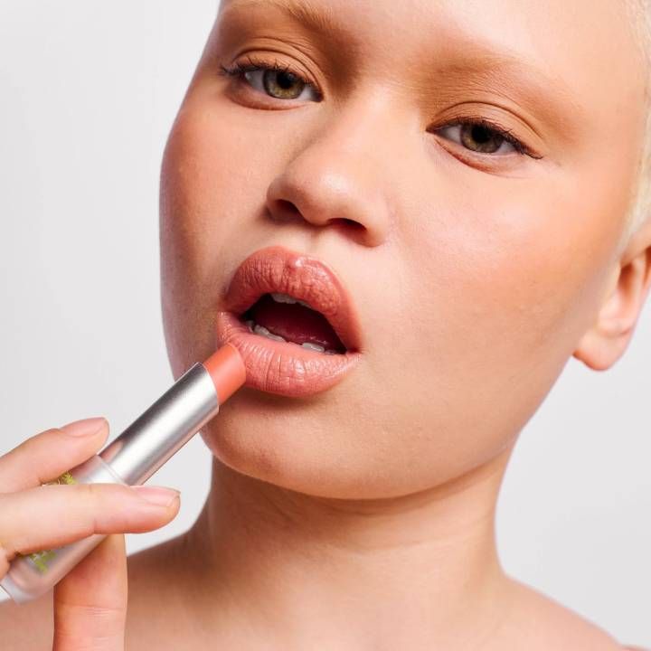 glow-hub-lip-slick-fuzzy-tuchis-balmi-photo-3