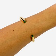 Product image of ტიტანის მოოქროვილი სამაჯური მწვანე თვლებით