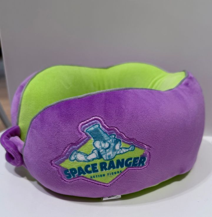 disney-pixar-collection-toy-story-memory-foam-neck-pillowbuzz-lightyear-kisris-balishi
