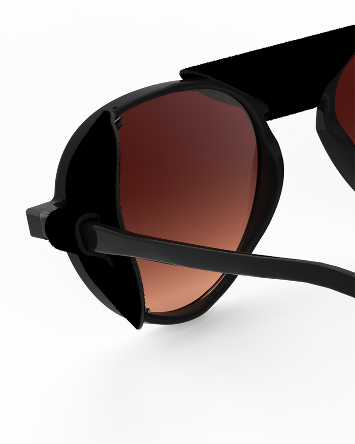 izipizi-cliff-black-road-mzis-satvale-photo-4