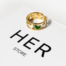 Product image of ტიტანის მოოქროვილი ბეჭედი მწვანე გულებით