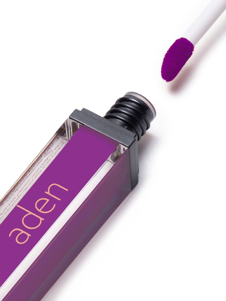 aden-liquid-lipstick-26-purple-tuchsatskhi-photo-2