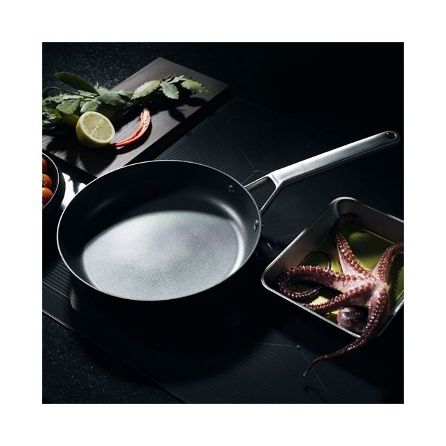 fiskars-taiten-frying-pan-samzareulos-tafa-photo-3