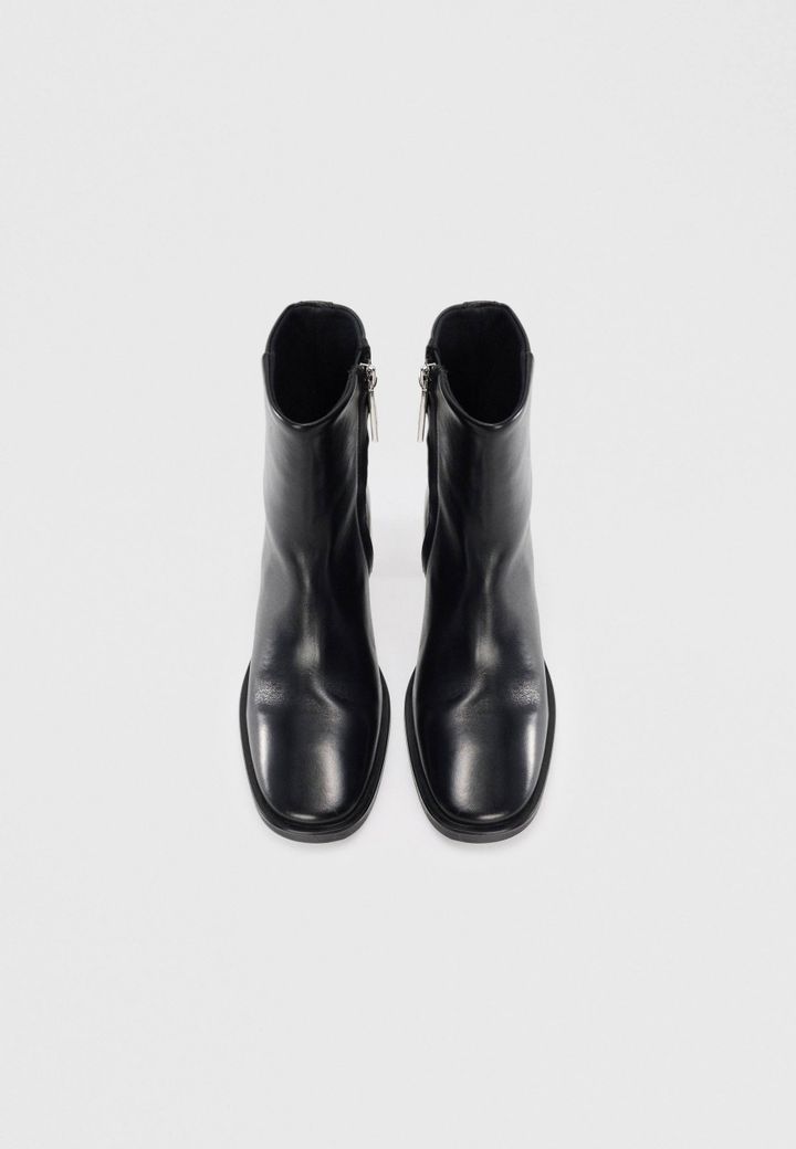 calvin-klein-qalis-tqavis-cheqma-photo-2