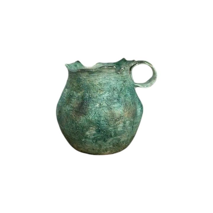 ebra-khelit-mokhatuli-mochiqurebuli-larnaki