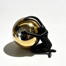 Product image of Eterna დეკორატიული ფიგურა ,,ქალი ოქროსფერი ბურთით''