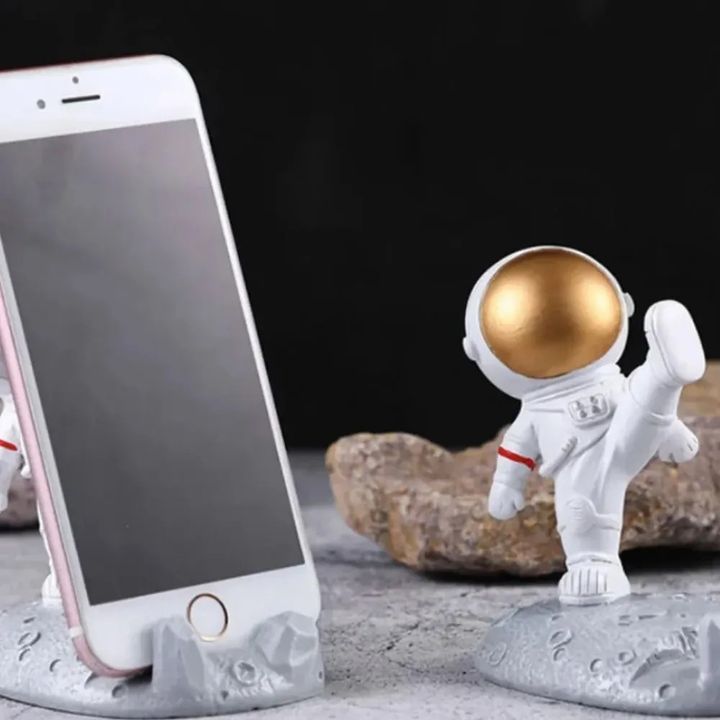 telefonis-sadgami-kosmonavti-photo-2