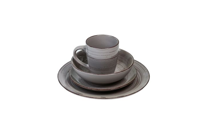 iaponuri-brendis-vancaso-s-16-nachriani-kompleqti