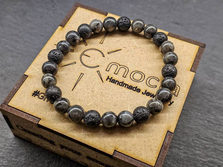 katsis-samajuri-naturaluri-qvebit-labradoriti-photo-4