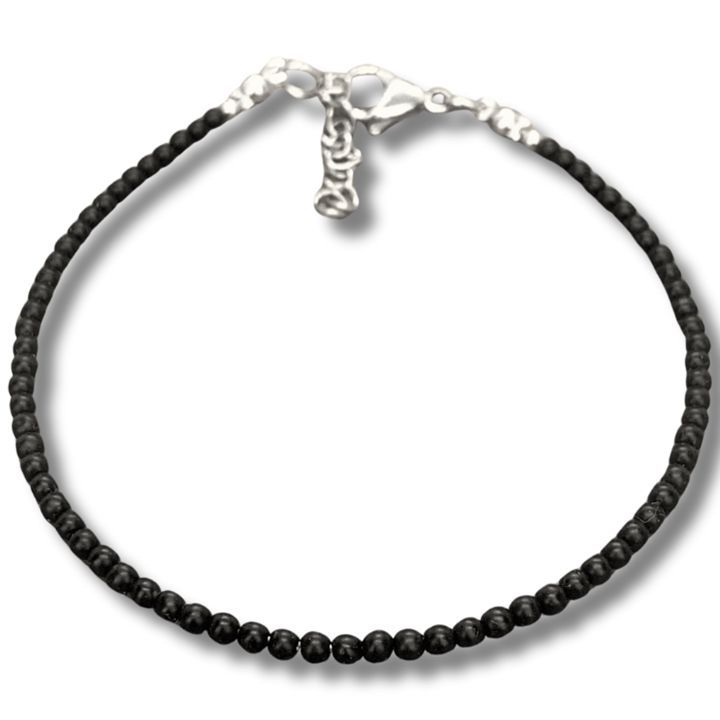 pietra-shavi-oniqsis-fekhis-samkauli