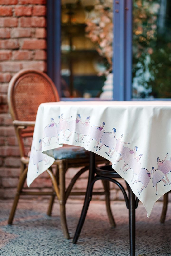 lilat-home-niko-tsetskhladze-x-lilat-houm-iasamnisferi-balerinebi-sufra-photo-2