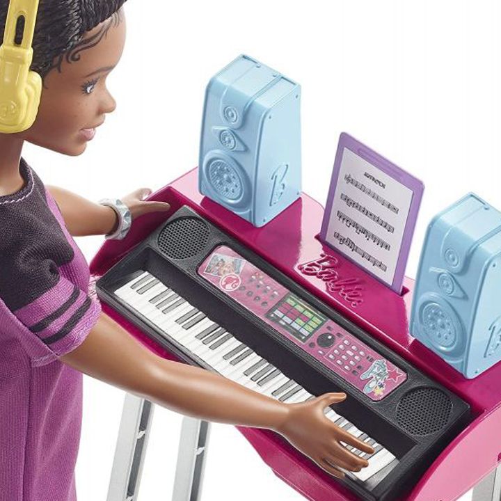 mattel-barbie-big-dreams-otsnebebis-did-qalaqshi-tojina-shavi-tmit-photo-4