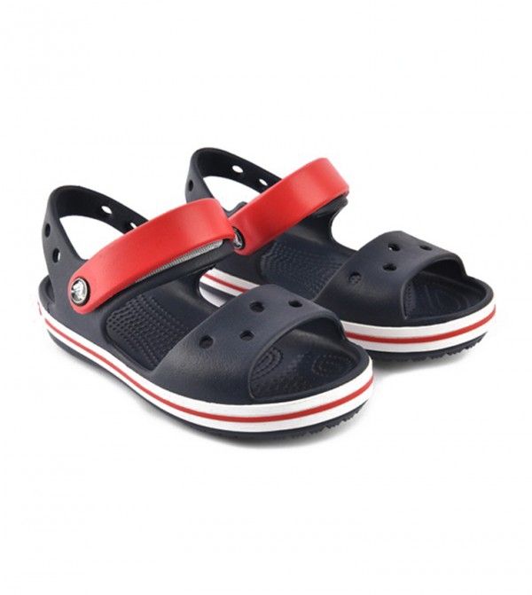 crocs-bavshvis-fekhsatsmeli