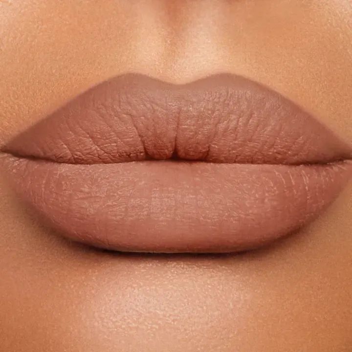 charlotte-tilbury-lip-cheat-iconic-nude-tuchis-fanqari-photo-2