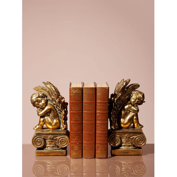 chehoma-tsignis-damcheri-dekoratiuli-figura-angelozi