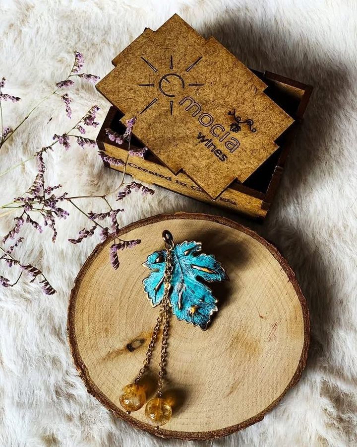 brinjaos-broshi-vazis-fotoli-tsitrinis-qvebit-photo-2