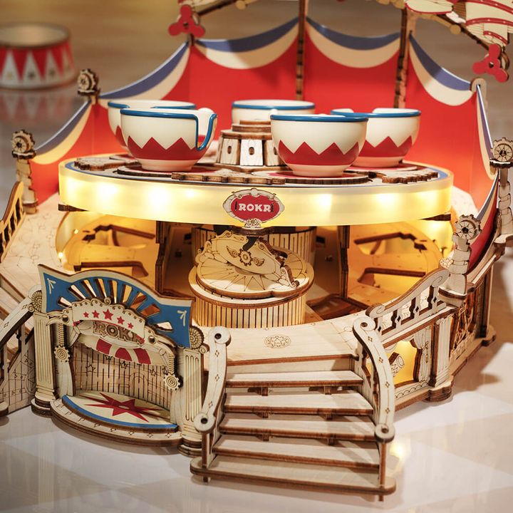 3d-fazlimbrunavi-atraqtsionitilt-a-whirl-photo-4