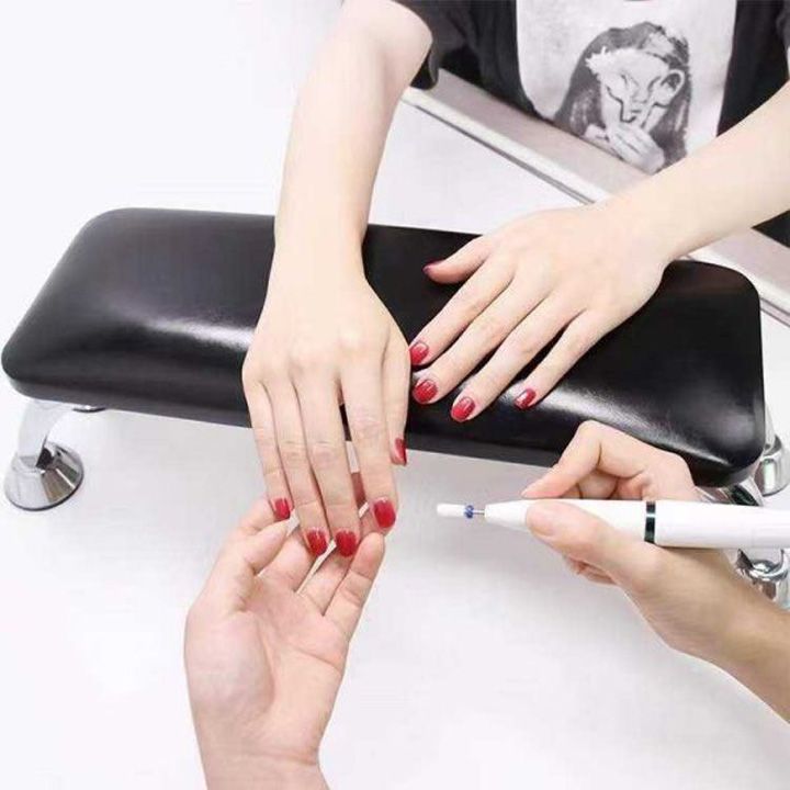 manicure-hand-rest-manikuris-khelis-dasadebi-photo-2