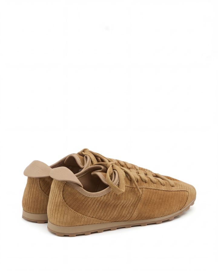 jacquemus-zamshis-tasmiani-sportuli-fekhsatsmeli-photo-2