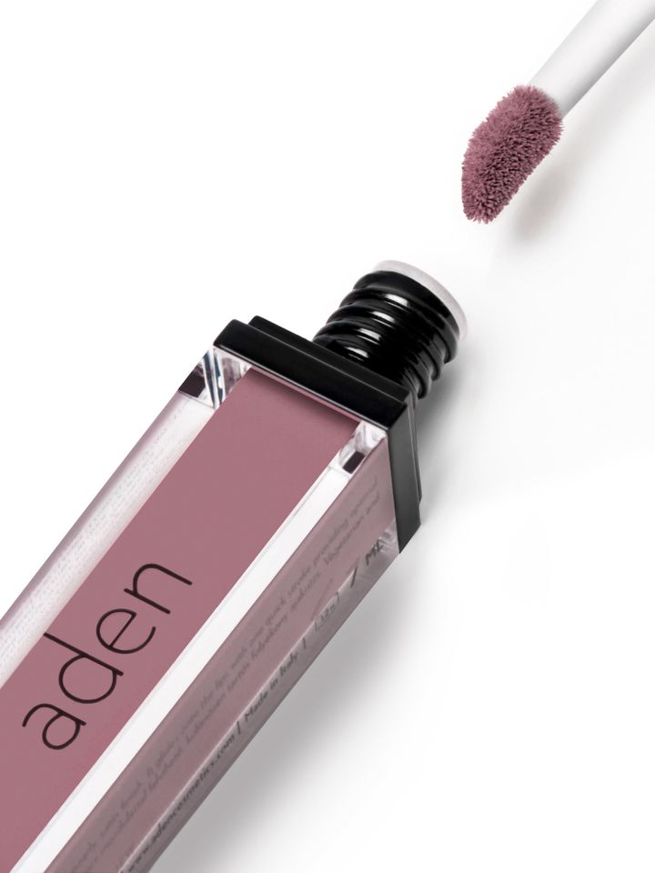 aden-tattoo-effect-lipstick-03-soft-pink-tuchsatskhi-photo-2