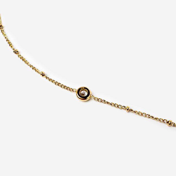 titanis-mooqrovili-fekhis-samajuri-tetri-tvlit