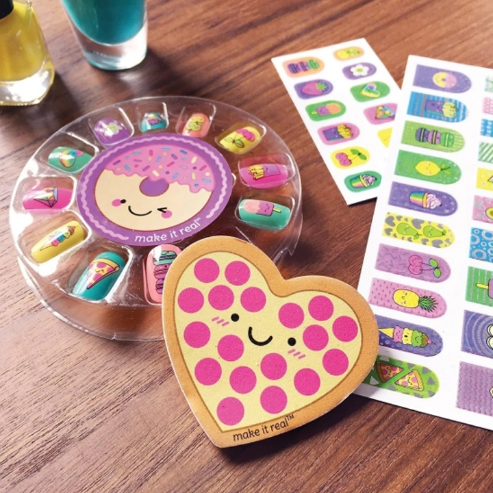 make-it-real-glitter-girls-nail-party-frchkhilis-laqis-nakrebi-photo-2