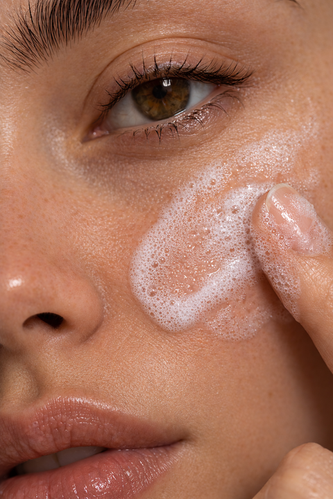 facial-cleanser-sakhis-gamtsmendi-dasabani-sitkheqafi-photo-3