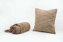 Product image of Manamo  Honeycomb  დეკორატიული ბალიშის პირი აკრილის ბეჟი 45x45 სმ