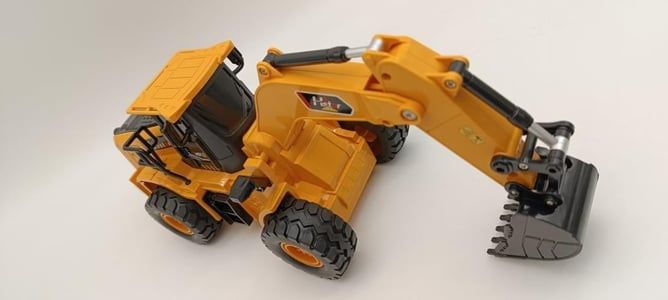 satamasho-teqnika---distantsiuri-martvis-eqskavatori-photo-4